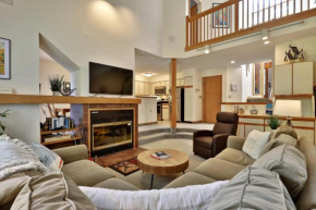 Woods Resort and Spa A7 - Cozy 2-Bedroom Condo with Skiing, Tennis, Spa, Hot Tub and Pool Access